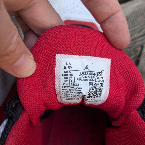 Jordan Max Aura, size 6.5Y - Picture 3 of 4